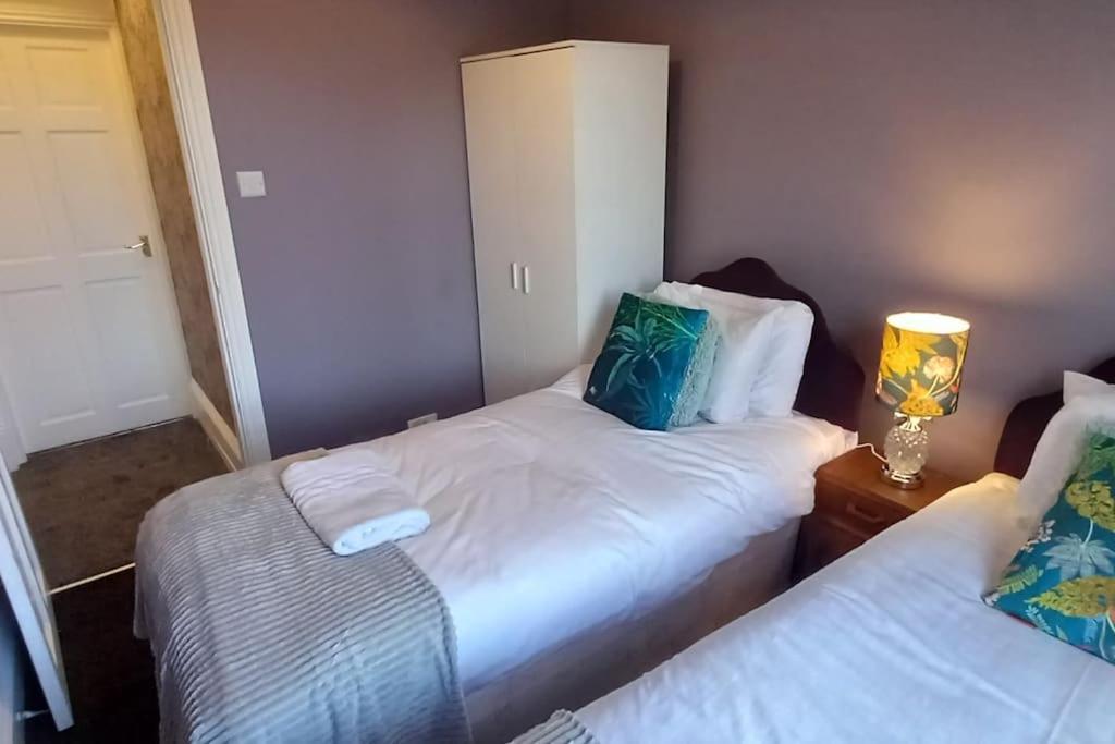 Peaceful Home From Home - Spacious 3 Bedroom House Accommodating 7 - Ideal For Families And Workers Gateshead Extérieur photo
