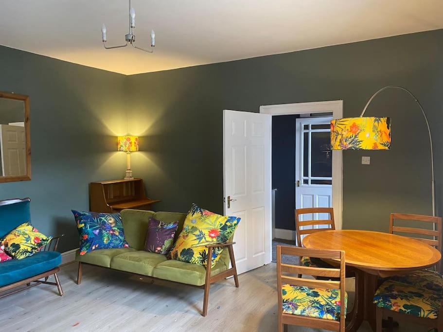 Peaceful Home From Home - Spacious 3 Bedroom House Accommodating 7 - Ideal For Families And Workers Gateshead Extérieur photo