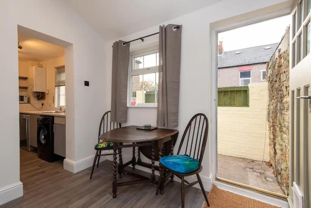 Peaceful Home From Home - Spacious 3 Bedroom House Accommodating 7 - Ideal For Families And Workers Gateshead Extérieur photo