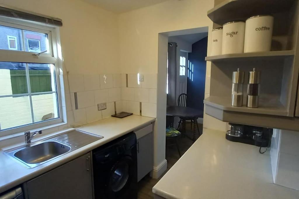Peaceful Home From Home - Spacious 3 Bedroom House Accommodating 7 - Ideal For Families And Workers Gateshead Extérieur photo