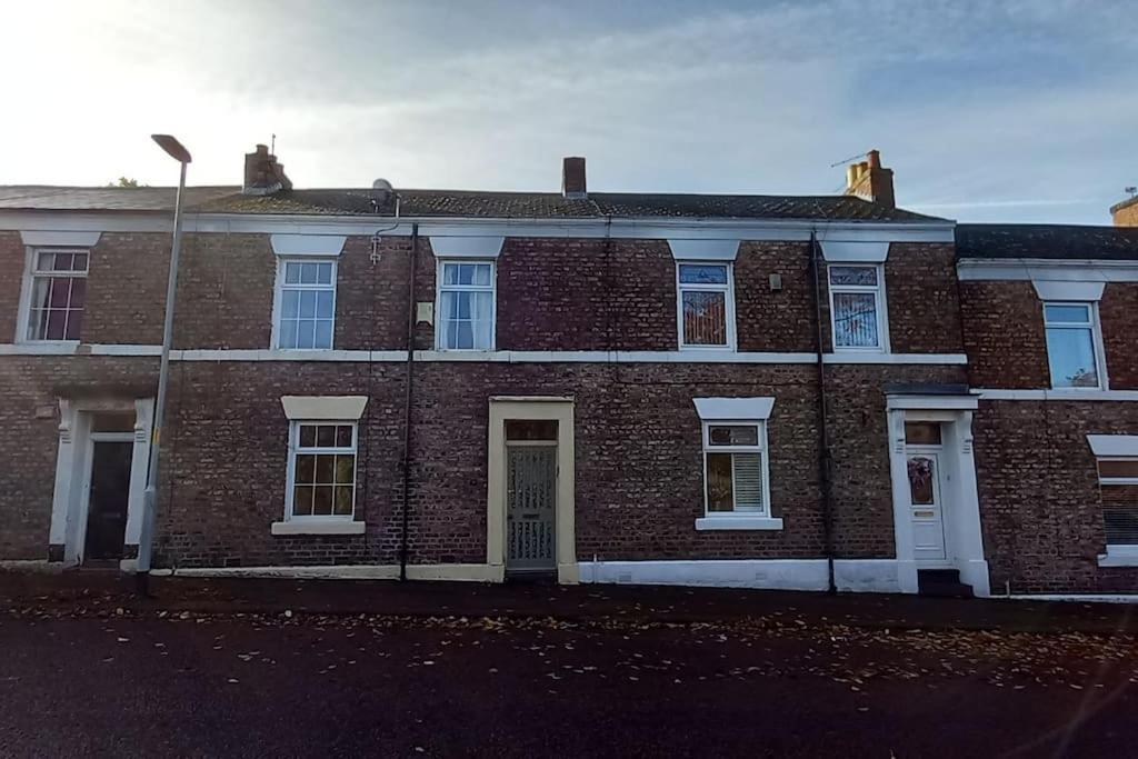 Peaceful Home From Home - Spacious 3 Bedroom House Accommodating 7 - Ideal For Families And Workers Gateshead Extérieur photo